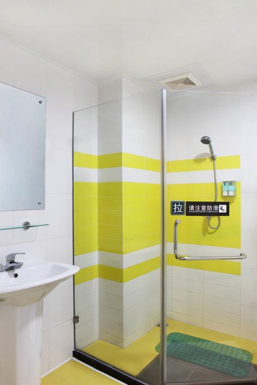 7Days Inn Zhuhai North Railway Station Jinding Rum bild