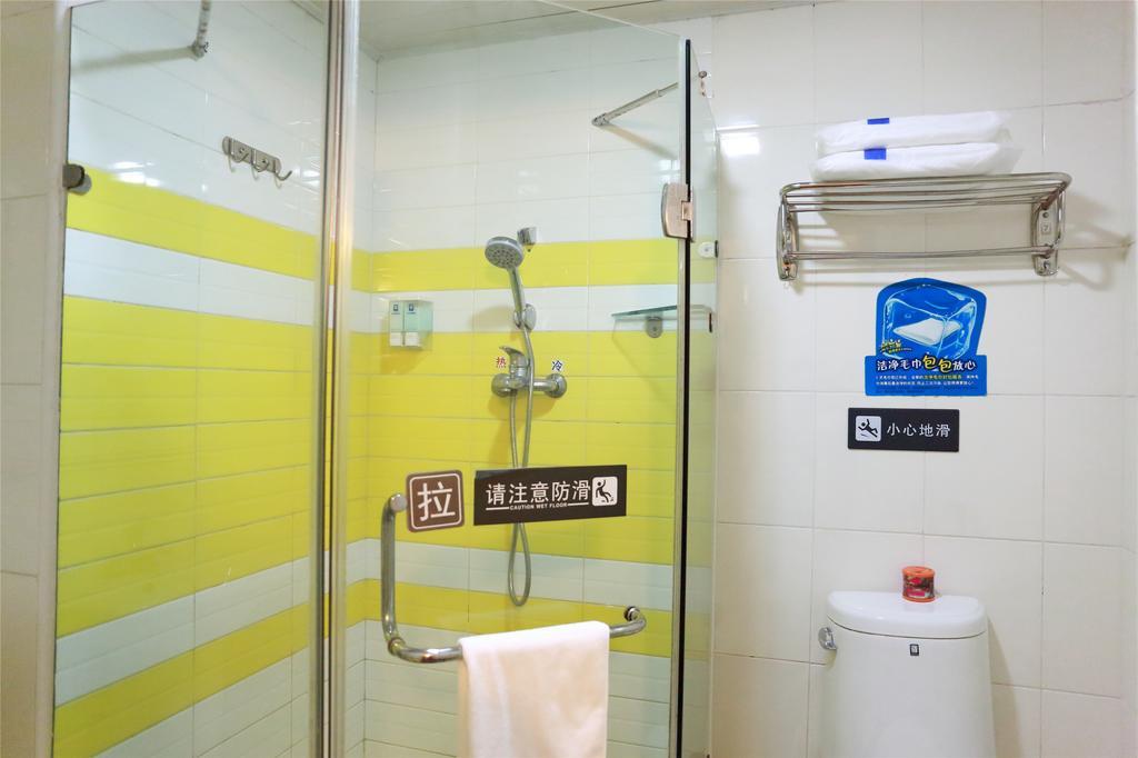 7Days Inn Zhuhai North Railway Station Jinding Exteriör bild
