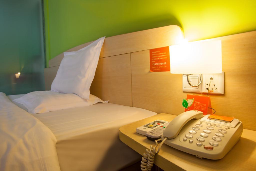 7Days Inn Zhuhai North Railway Station Jinding Rum bild